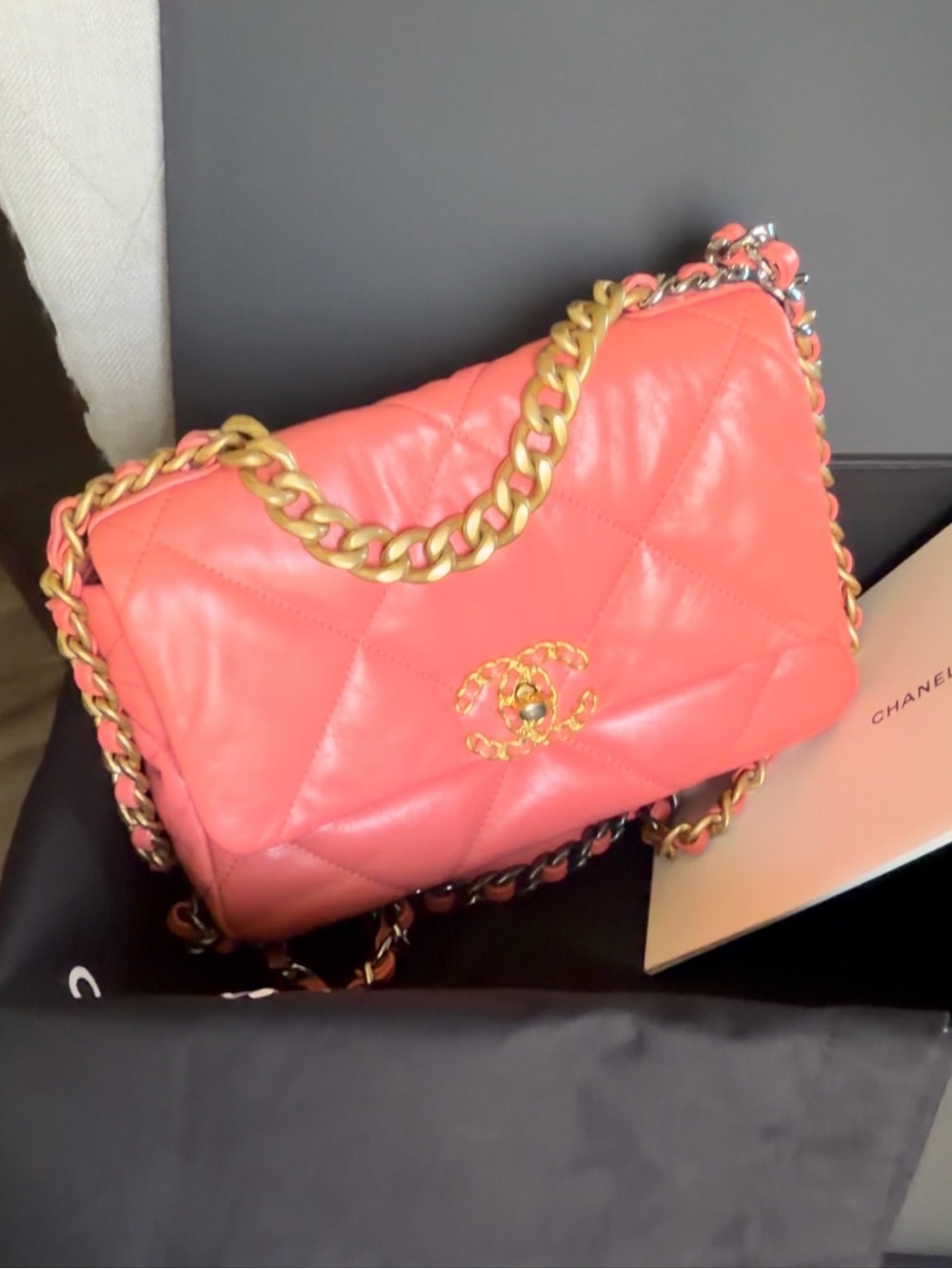 CHANEL 19 SMALL SHINY CORAL PINK LAMBSKIN
AS1160 TRIO MIXED METAL ENTRUPY COA